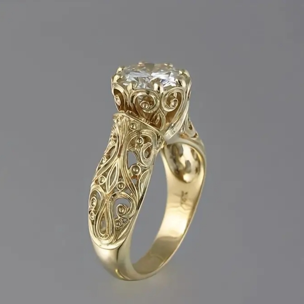 Beautiful Gold & Diamond Fashion Ring